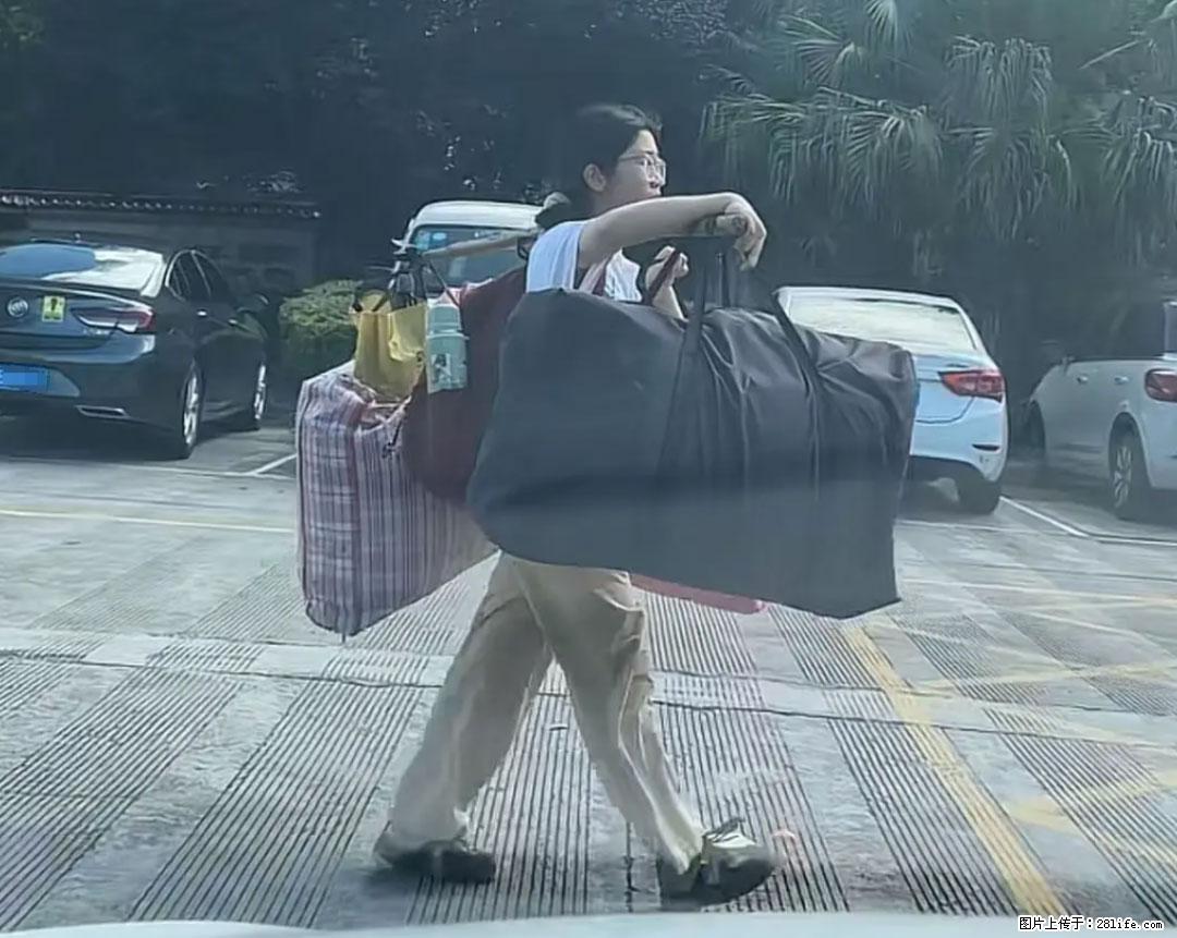 全网追的“扁担女孩”,找了一份暑假工,时薪12元 - 镇江生活资讯 - 镇江28生活网 zj.28life.com