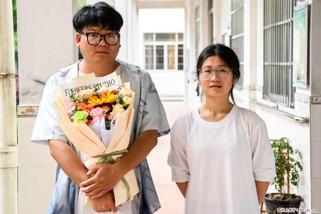 全网追的“扁担女孩”,找了一份暑假工,时薪12元 - 镇江生活资讯 - 镇江28生活网 zj.28life.com